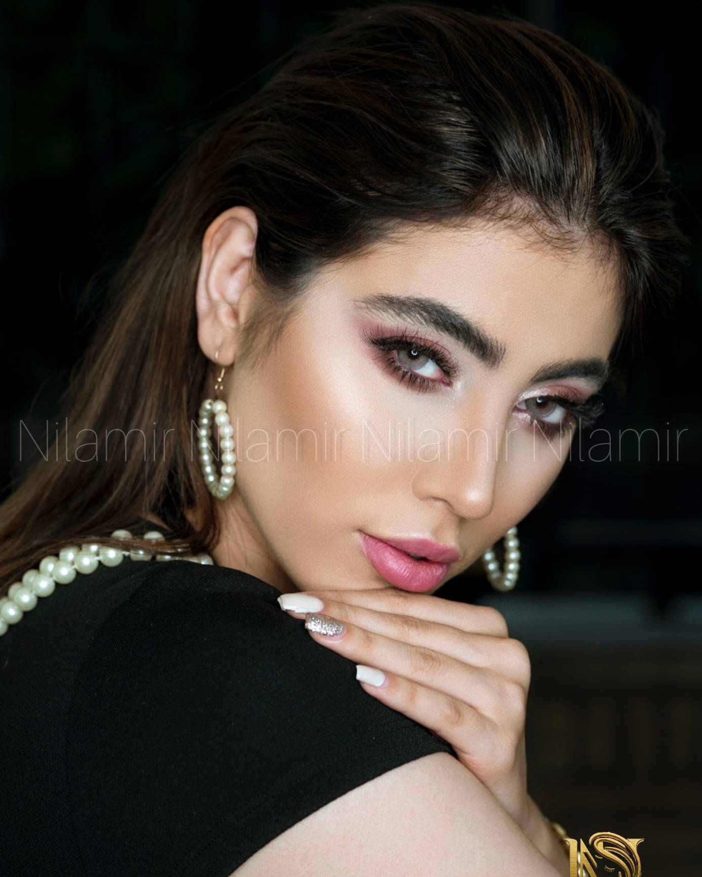کاور پروفایل نیلوفر حسین زاده — تصویر 1