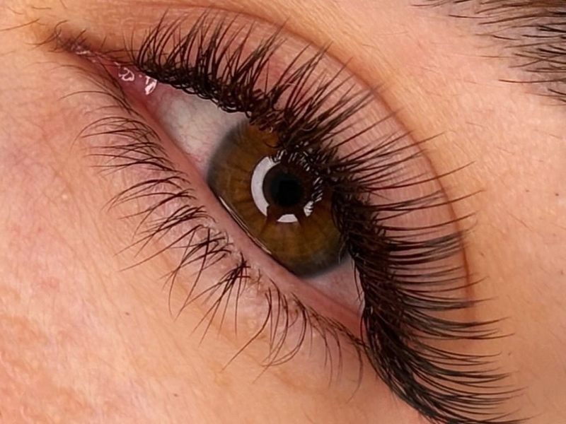 نمونه کار زیبا قربان زاده — لیفت و لمینت مژه
